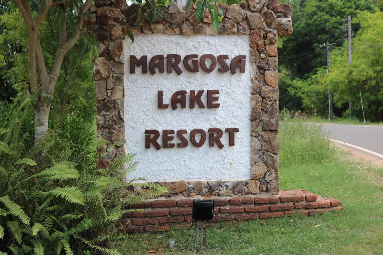 Margosa Lake Resort Анурадхапура Экстерьер фото